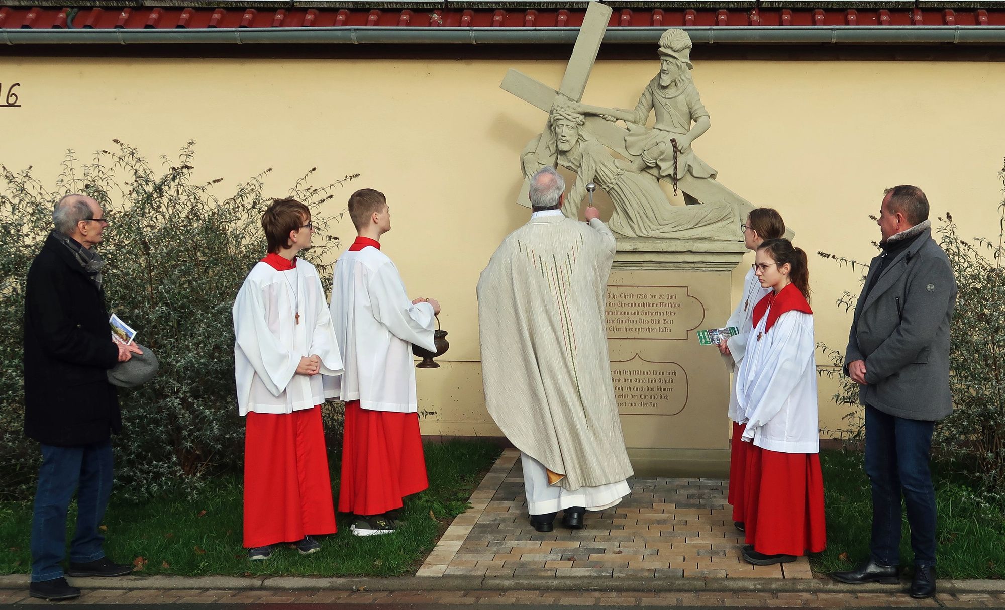 Gruppenbild vor dem Kreuzschlepper