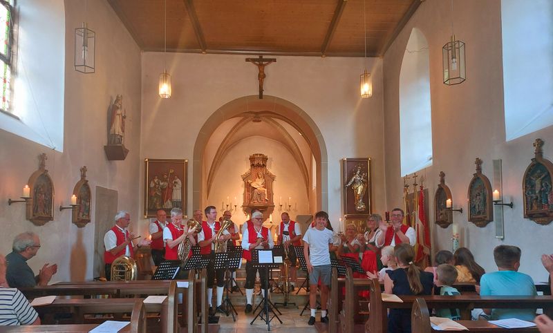 Die Musikkapelle Püssensheim bei der Orgelsegnung.