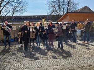 Standkonzert der Kirchenmusiker:innen beim Osternestsuchen in Prosselsheim