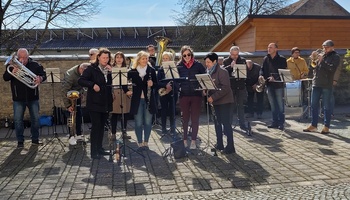 Standkonzert der Kirchenmusiker:innen beim Osternestsuchen in Prosselsheim