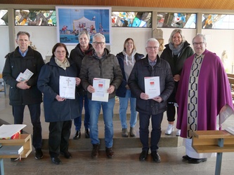 Gruppenbild in der Kirche St. Alban