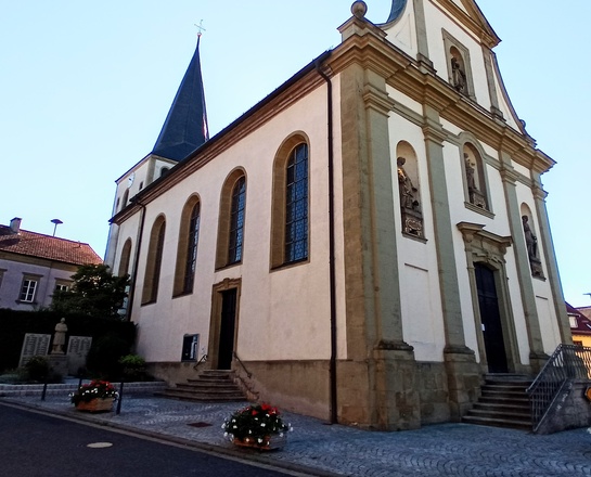 Außenansicht der Kirche in Gramschatz