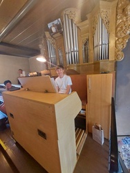Paul an der Orgel