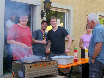 Der Grillstand für die Bratwürste beim Gregoriusfest.