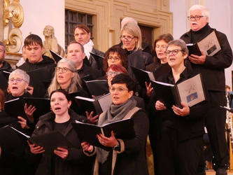 Sängerinnen des Chores in Nahaufnahme