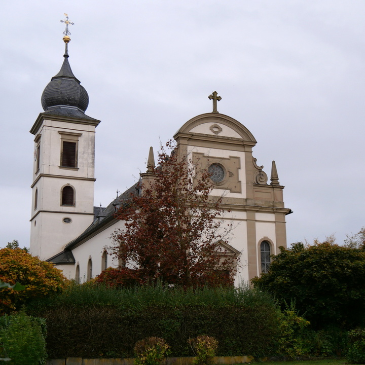 Außenansicht der Kirche in Unterpleichfeld