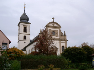 Außenansicht der Kirche in Unterpleichfeld