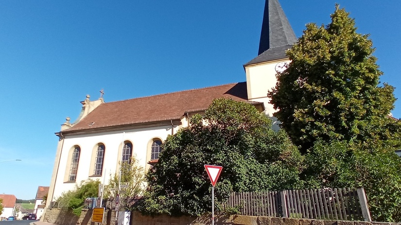 Außenansicht der Kirche in Gramschatz