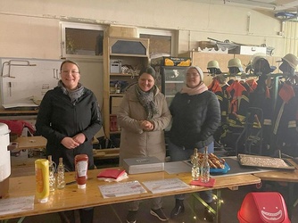 Der Essensstand im Feuerwehrhaus Püssensheim.