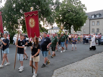 Beim Einzug in die Wallfahrtskirche.