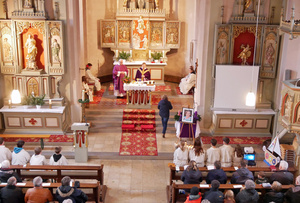 Blick von der Empore der Opferbaumer Kirche in den Altarraum