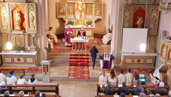 Blick von der Empore der Opferbaumer Kirche in den Altarraum