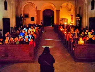 Blick vom Altarraum in das Kirchenschiff der Wallfahrtskirche