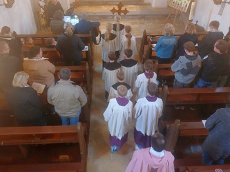 Blick von der Empore in das Kirchenschiff