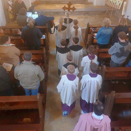 Blick von der Empore in das Kirchenschiff