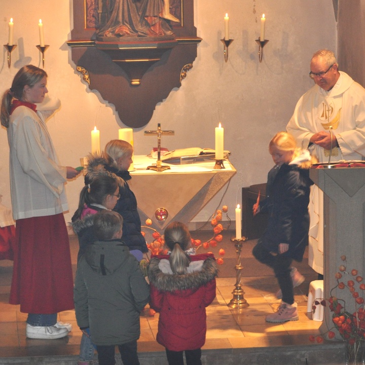 Vorstellungsgottesdienst der Erstkommunionkinder in Püssensheim